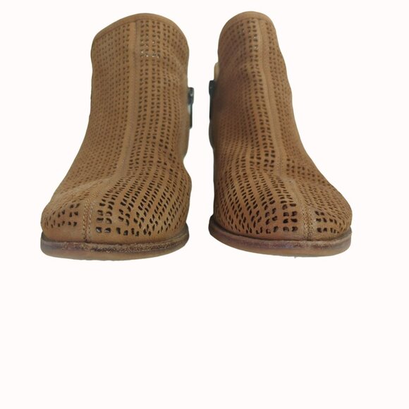 Vince Camuto Womens Camilla Perforated Leather Ankle Boots 9.5M/39.5 - Picture 4 of 8